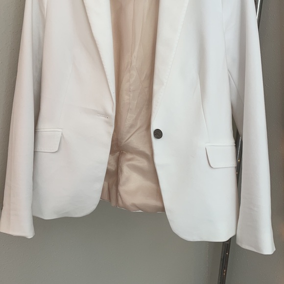 ✨White Blazer✨ - Picture 4 of 8
